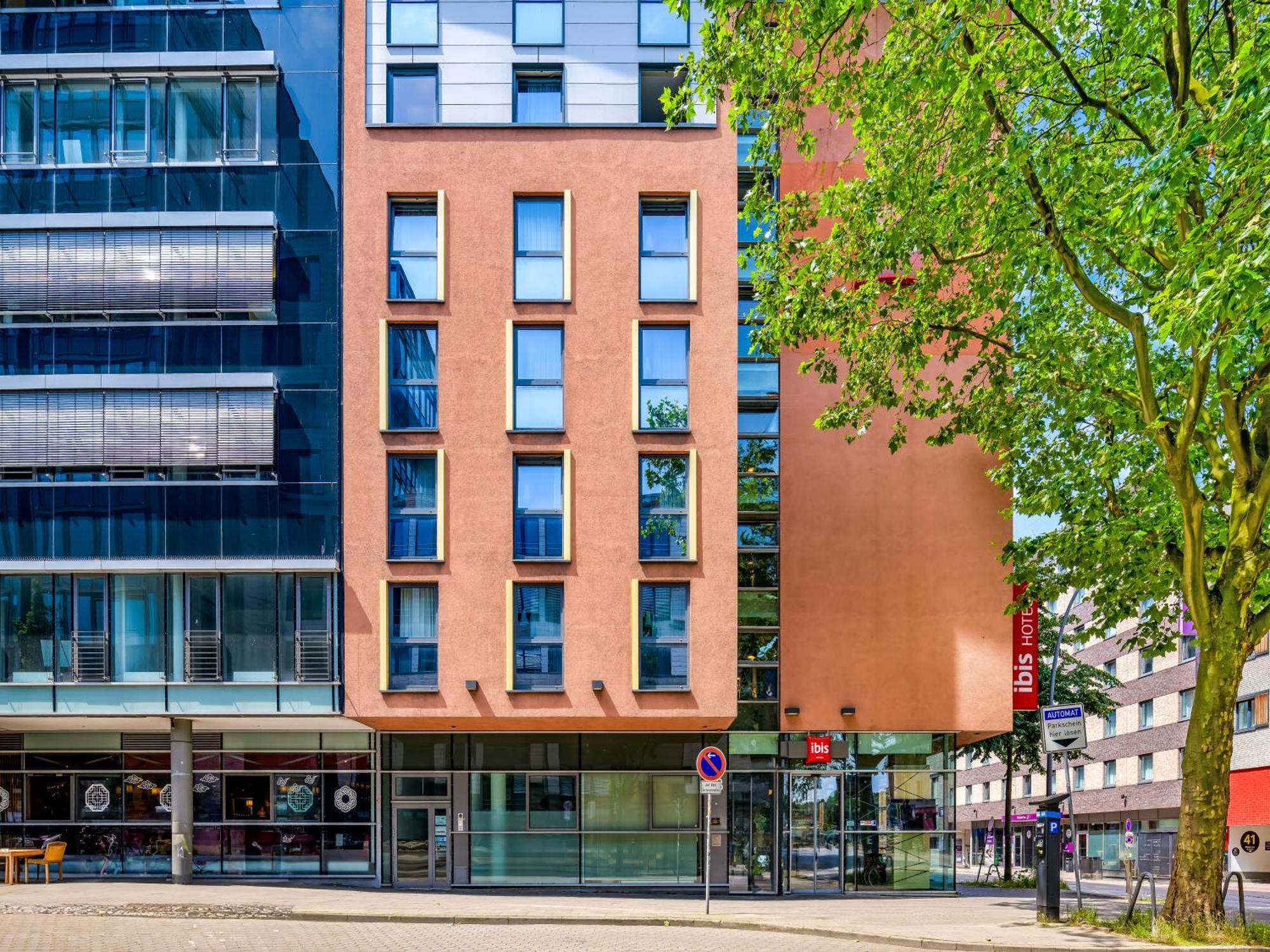 Ibis St. Pauli Messe Hotel 3*